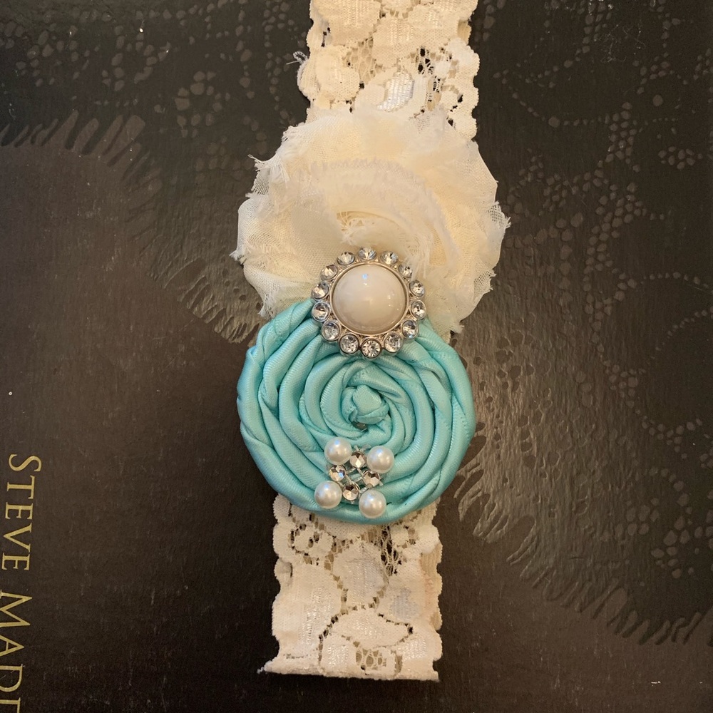 Bridal guarder. Blue/ cream